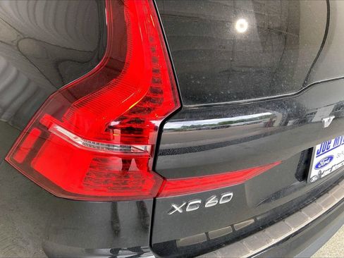 Used 2021 Volvo XC60 T5 Momentum w/ Protection Package Premier FWD image 13