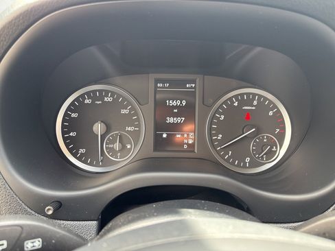 Used 2023 Mercedes-Benz Metris Passenger image 7