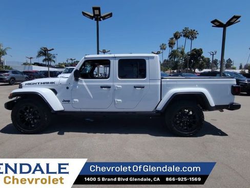 Used 2025 Jeep Gladiator Sport AWD/4WD image 5