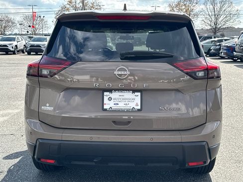 Used 2024 Nissan Rogue SV image 4