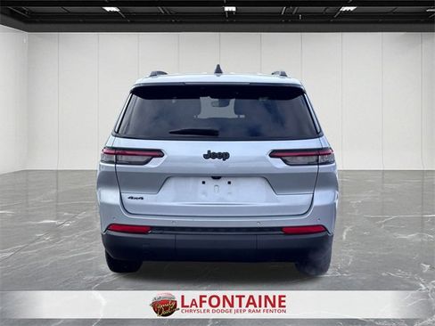 Certified 2024 Jeep Grand Cherokee L Laredo image 4