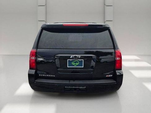 Certified 2020 Chevrolet Suburban LT w/ Luxury Package AWD/4WD image 4