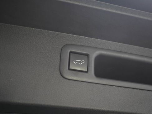 Used 2025 Toyota Highlander Limited AWD/4WD image 11