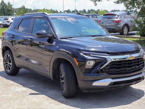 Used 2025 Chevrolet TrailBlazer LT AWD/4WD image 23