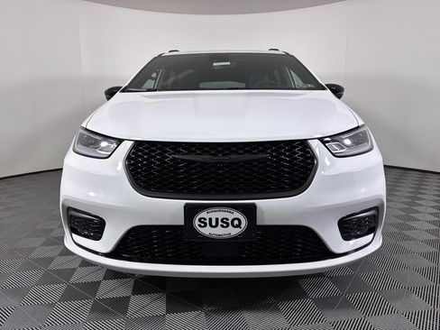 New 2026 Chrysler Pacifica Limited w/ S Appearance Package image 2