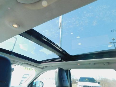 Used 2021 Jeep Cherokee Latitude Plus w/ Sun & Sound Group image 10