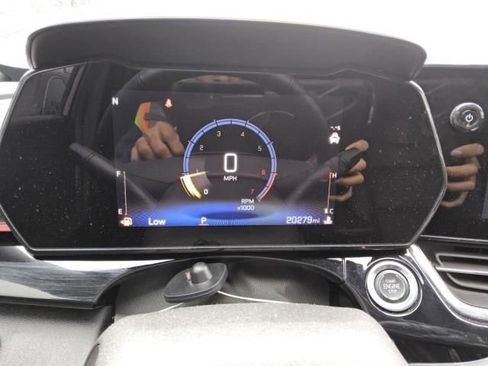 Used 2025 Chevrolet Trax RS w/ Driver Confidence Package image 8