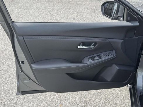 Used 2025 Nissan Sentra SV image 14