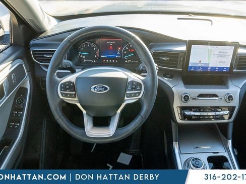 Used 2023 Ford Explorer XLT w/ Equipment Group 202A image 5