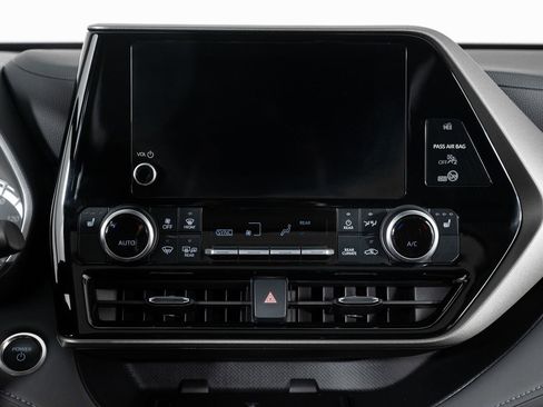 Used 2024 Toyota Highlander XLE image 38