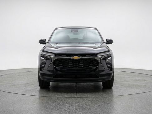 Used 2025 Chevrolet TrailBlazer LT image 2