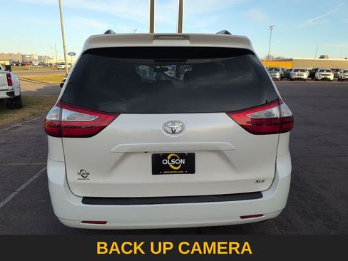 Used 2017 Toyota Sienna XLE w/ XLE Navigation Package image 5