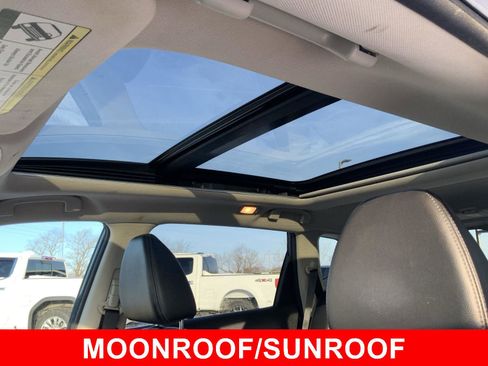 Used 2016 Nissan Rogue SL w/ SL Premium Package image 4