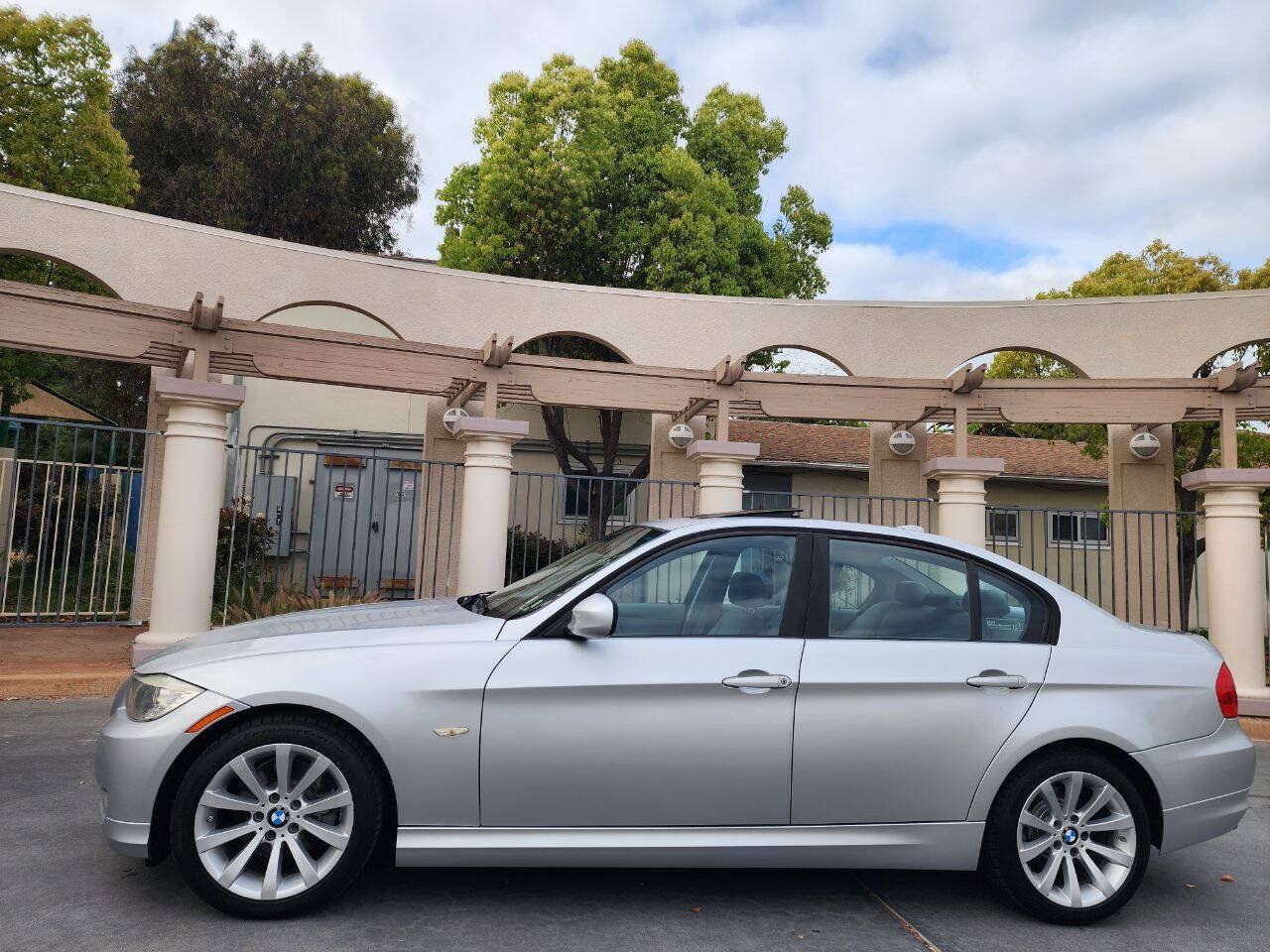 Used 2011 BMW 328i Sedan RWD image 5