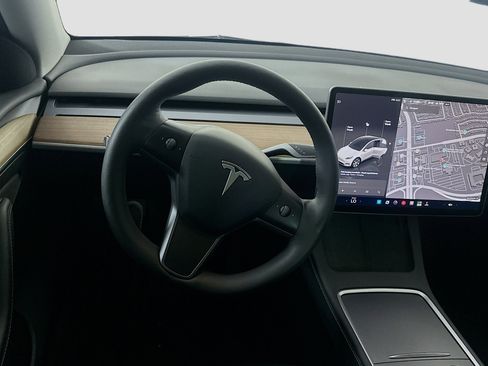 Used 2023 Tesla Model Y Long Range AWD/4WD image 17