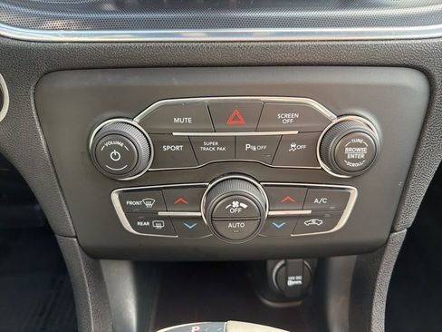 Used 2018 Dodge Charger R/T image 32