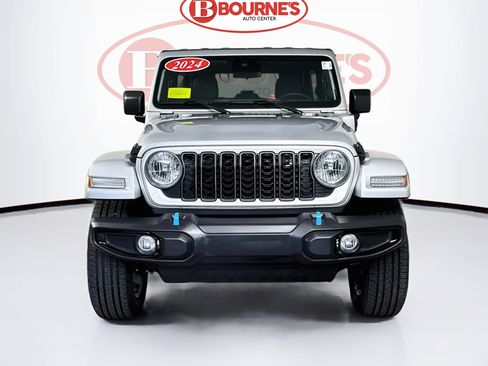 Used 2024 Jeep Wrangler Unlimited w/ Convenience Group AWD/4WD image 4