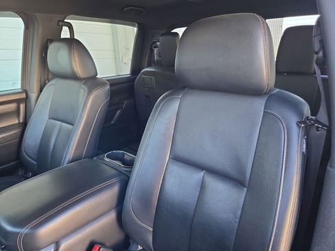 Used 2018 Nissan Titan SL w/ Midnight Edition image 14