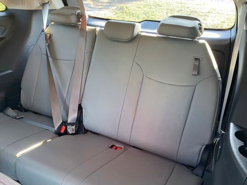 Used 2025 Toyota Sienna XLE w/ XLE Plus Package FWD image 8
