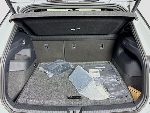 New 2026 Volkswagen Tiguan SEL R-Line image 28