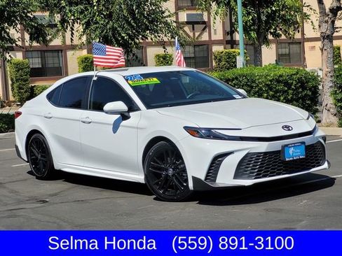 Used 2025 Toyota Camry SE FWD image 2