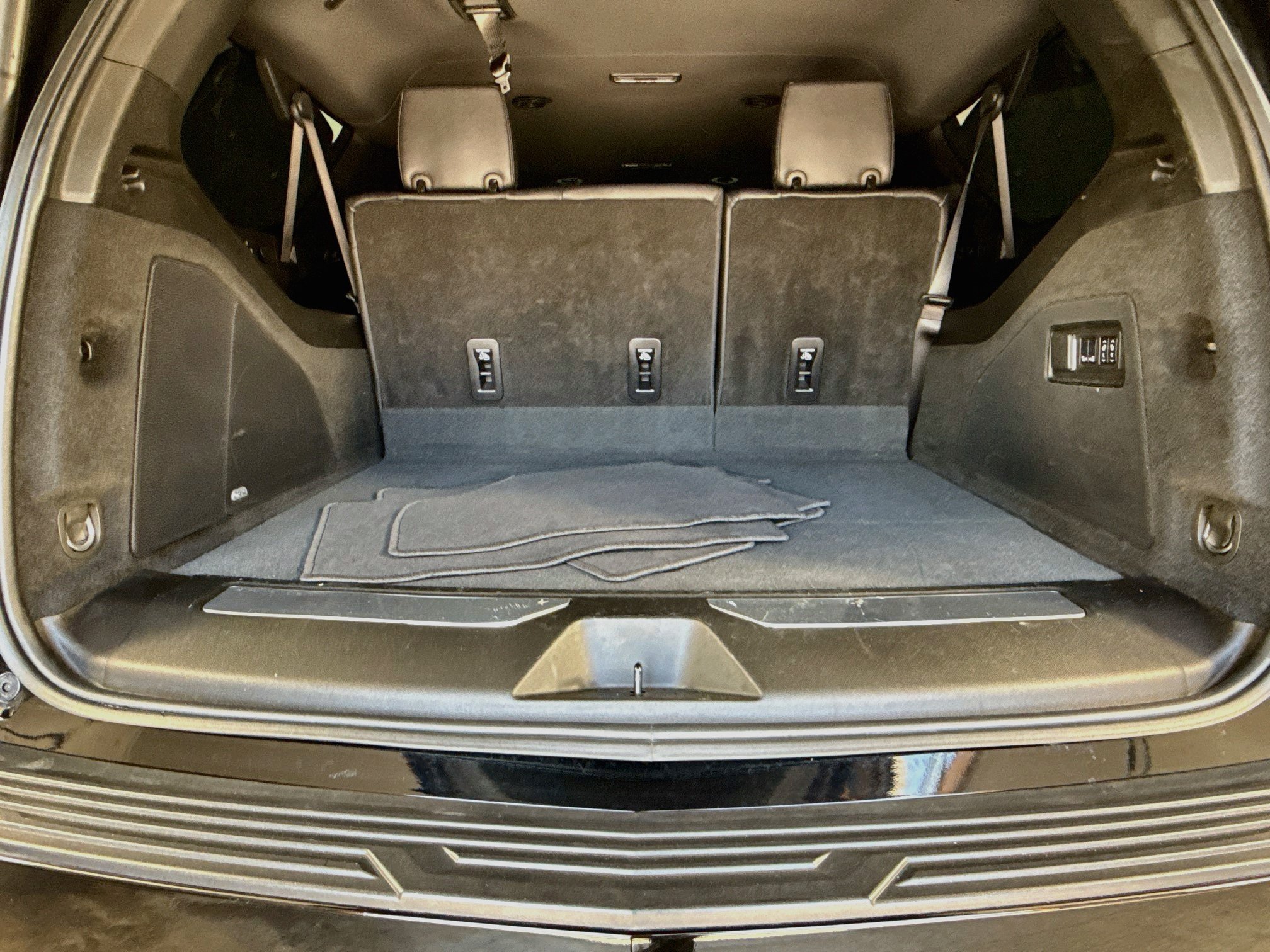 Used 2025 Cadillac Escalade ESV Luxury RWD image 28