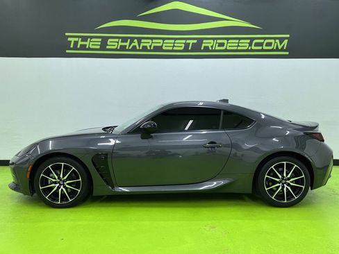 Used 2023 Toyota GR86 w/ ALL Weather Mat Package (TMS) RWD image 6