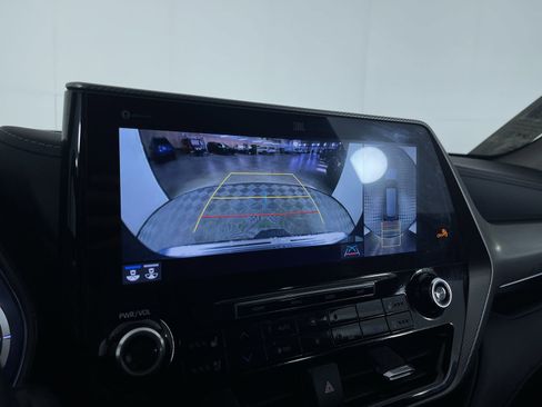 Used 2022 Toyota Highlander Platinum image 18