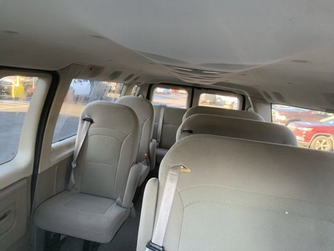 Used 2009 Ford E-350 and Econoline 350 Extended Wagon Super Duty image 26