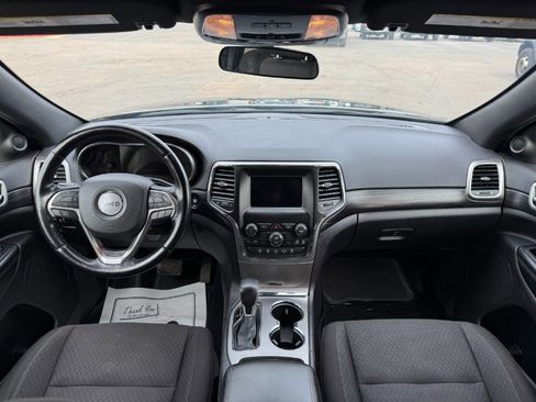 Used 2020 Jeep Grand Cherokee Laredo w/ Security & Convenience Group image 21