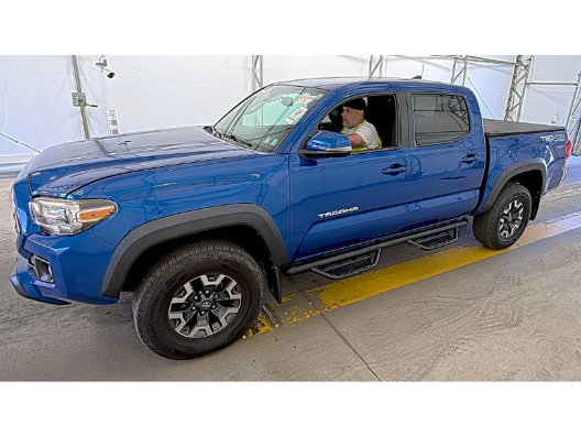 Used 2018 Toyota Tacoma TRD Off-Road AWD/4WD image 3