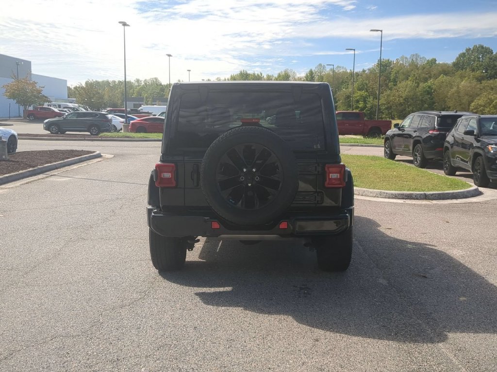 Used 2022 Jeep Wrangler Unlimited Sahara AWD/4WD image 4