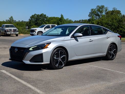 Used 2024 Nissan Altima 2.5 SR FWD image 5
