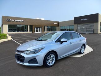 Used 2019 Chevrolet Cruze LT w/ Convenience Package FWD video 1