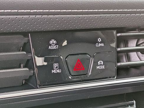 New 2026 Volkswagen Atlas SE image 13