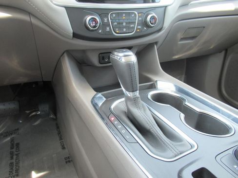 Used 2018 Chevrolet Traverse LT FWD image 25