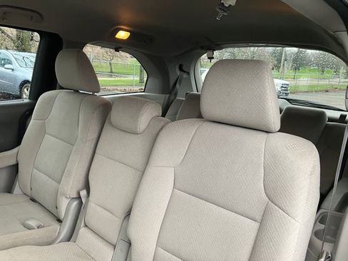 Used 2016 Honda Odyssey SE image 9
