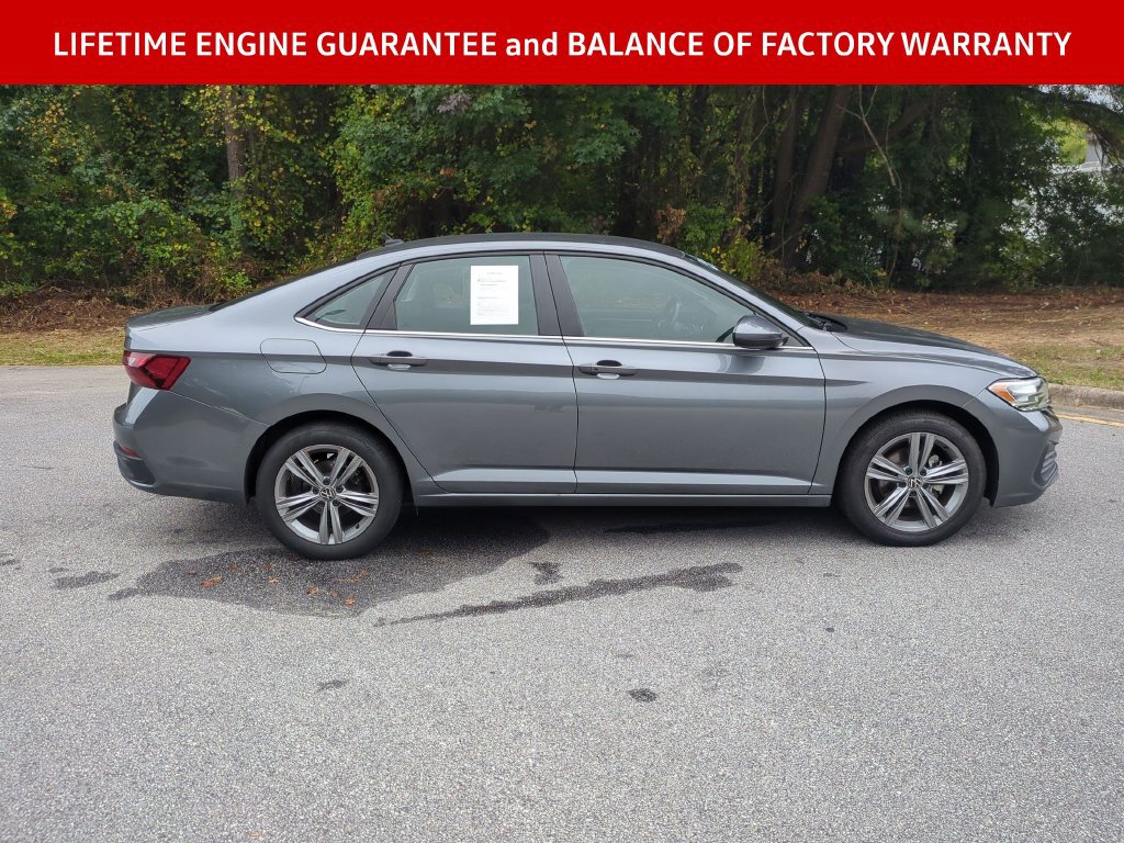 Used 2024 Volkswagen Jetta SE FWD image 3