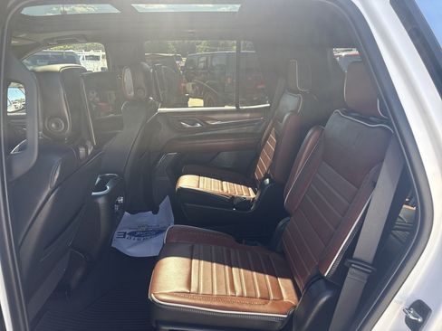 Used 2023 GMC Yukon Denali Ultimate AWD/4WD image 12