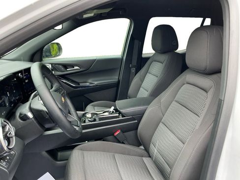 Used 2026 Chevrolet Equinox LT FWD image 9