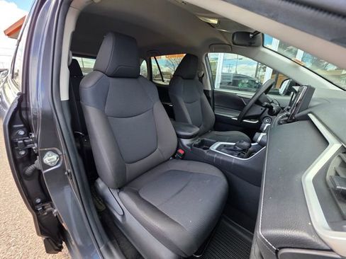 Used 2022 Toyota RAV4 LE image 12