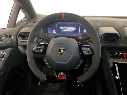Used 2024 Lamborghini Huracan Sterrato image 9
