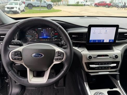 Certified 2022 Ford Explorer XLT w/ Equipment Group 202A RWD image 12