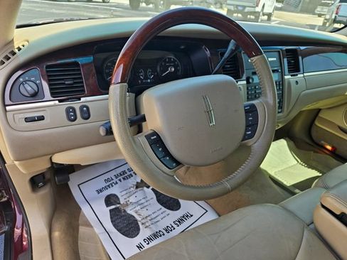 Used 2007 Lincoln Town Car Signature Limited RWD image 9