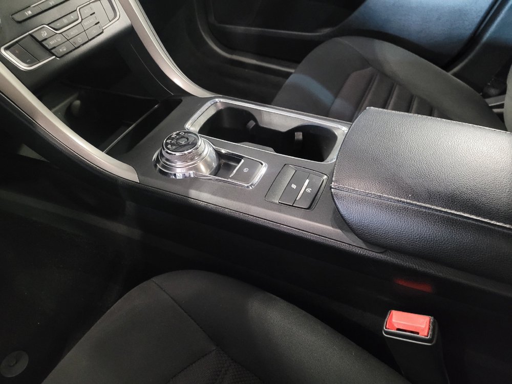 Used 2020 Ford Fusion SE FWD image 26