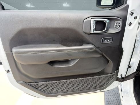 Used 2023 Jeep Wrangler Unlimited Sahara AWD/4WD image 13