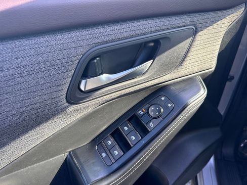 Certified 2023 Nissan Rogue SV FWD image 11