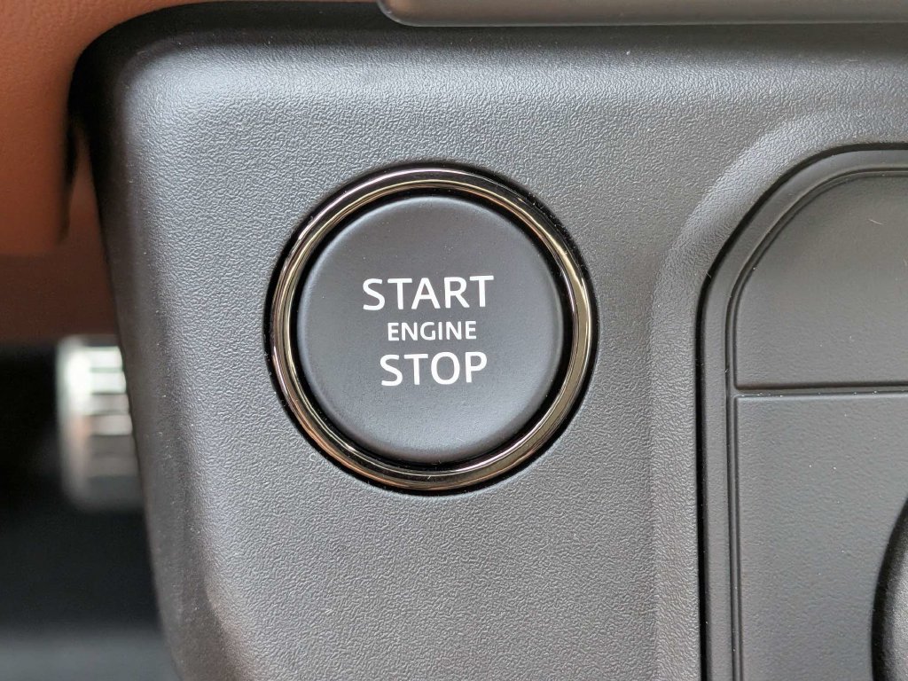 New 2026 Land Rover Defender 110 OCTA AWD/4WD image 29