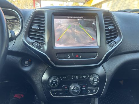 Used 2020 Jeep Cherokee Trailhawk w/ Cold Weather Group AWD/4WD image 17