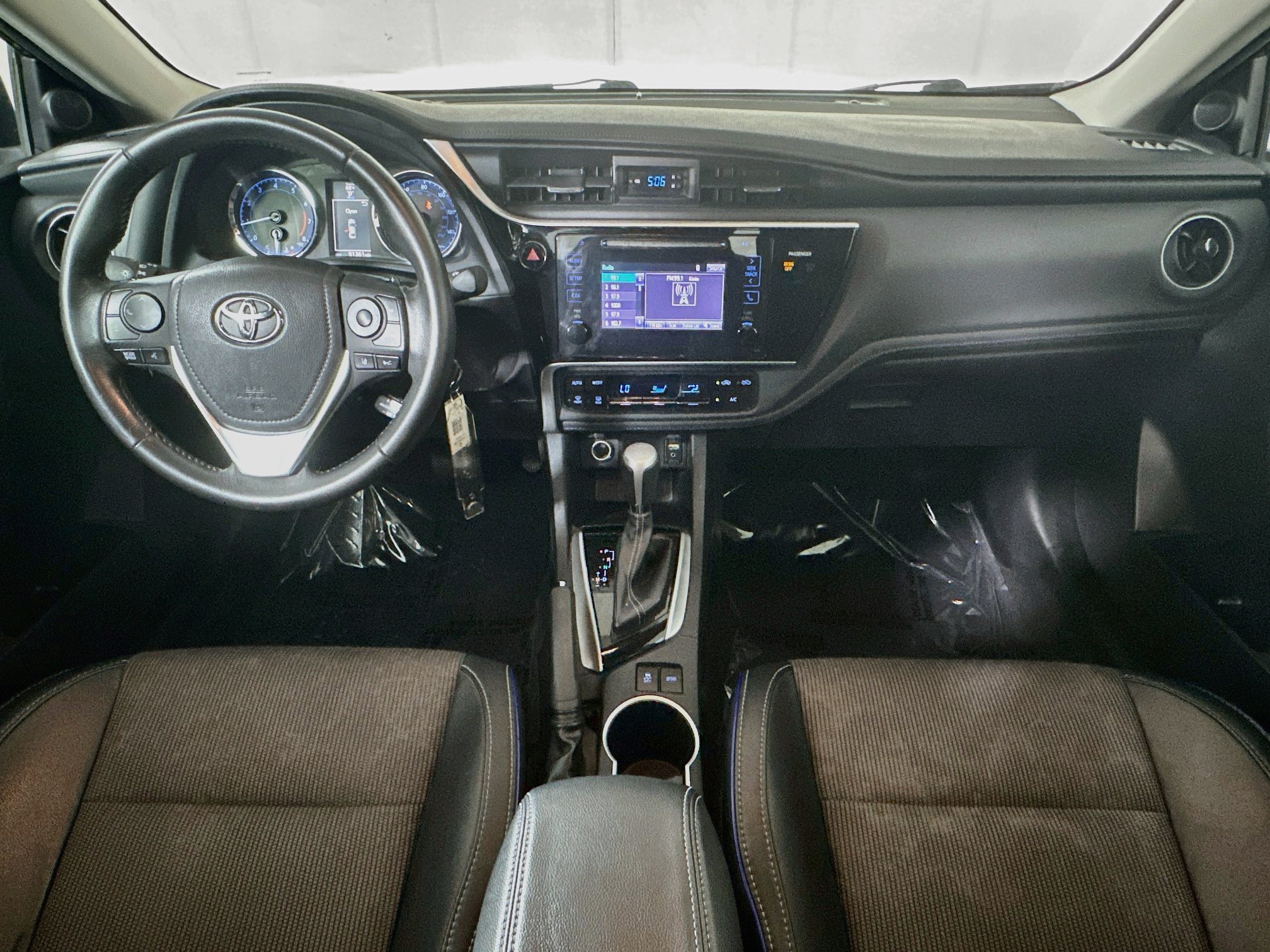 Used 2017 Toyota Corolla SE FWD image 26